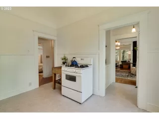 Photo #6: 23056505 Listing