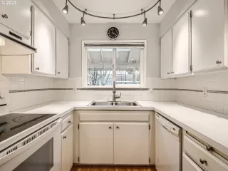 Photo #6: 23056841 Listing