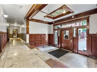 Photo #4: 23058428 Listing