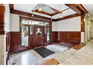 Photo #5: 23058428 Listing