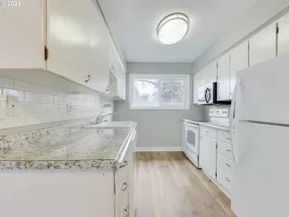 Photo #3: 23058668 Listing