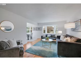 Photo #4: 23059407 Listing