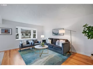 Photo #5: 23059407 Listing