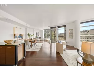 Photo #3: 23059860 Listing