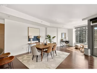 Photo #4: 23059860 Listing