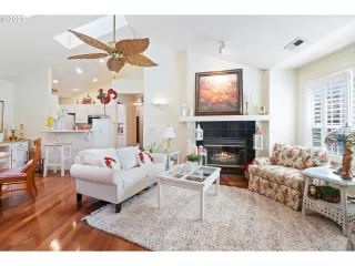 Photo #4: 23060193 Listing