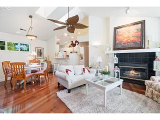 Photo #5: 23060193 Listing