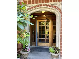 Photo #3: 23060448 Listing