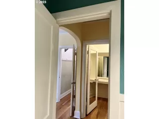 Photo #5: 23060448 Listing