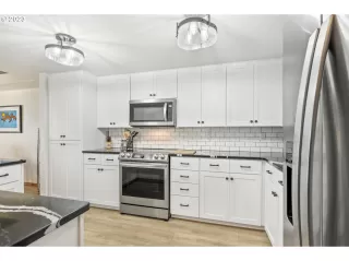 Photo #2: 23060458 Listing