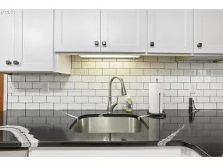 Photo #4: 23060458 Listing