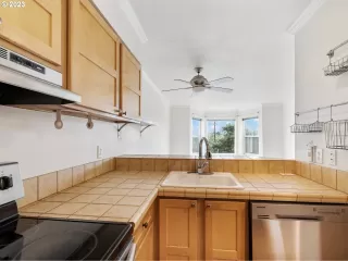 Photo #2: 23061374 Listing