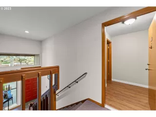 Photo #5: 23061632 Listing