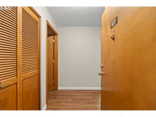 Photo #6: 23061632 Listing