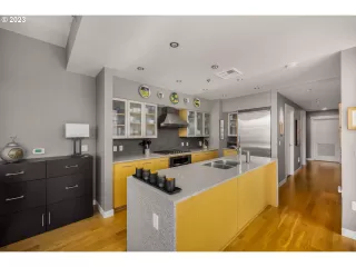 Photo #2: 23061737 Listing