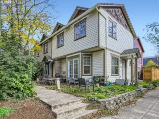 Photo #2: 23062359 Listing