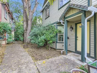 Photo #3: 23062359 Listing