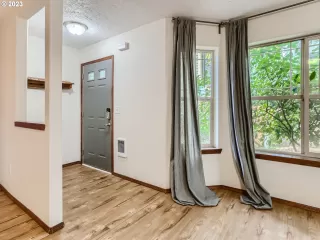 Photo #4: 23062359 Listing