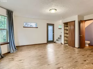 Photo #5: 23062359 Listing