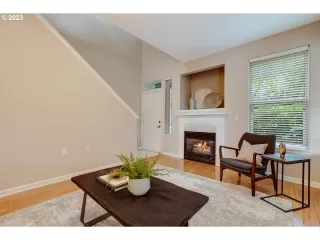 Photo #4: 23062406 Listing