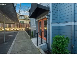 Photo #4: 23063059 Listing