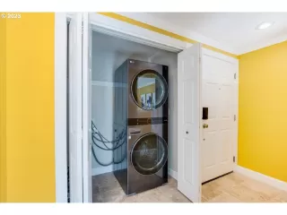 Photo #5: 23063059 Listing