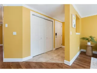 Photo #6: 23063059 Listing