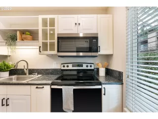 Photo #2: 23064846 Listing