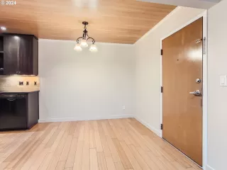 Photo #3: 23065345 Listing