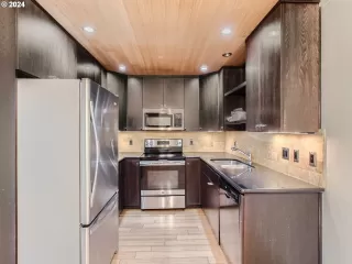 Photo #4: 23065345 Listing