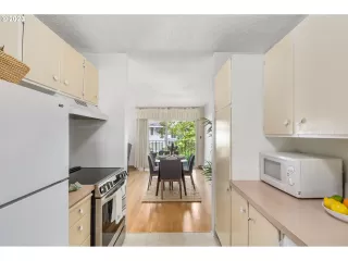 Photo #6: 23065480 Listing 