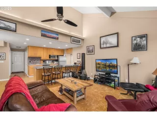 Photo #5: 23065891 Listing