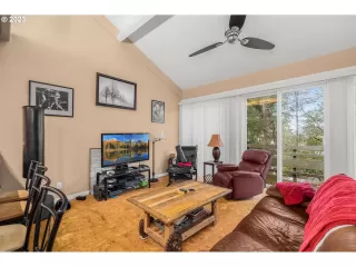 Photo #6: 23065891 Listing