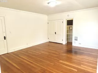 Photo #3: 23066917 Listing