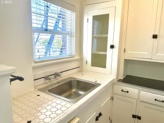 Photo #6: 23066917 Listing