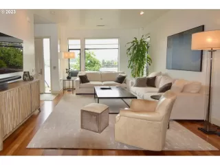 Photo #2: 23067307 Listing