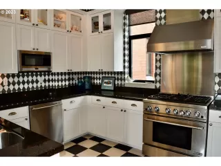 Photo #3: 23067307 Listing