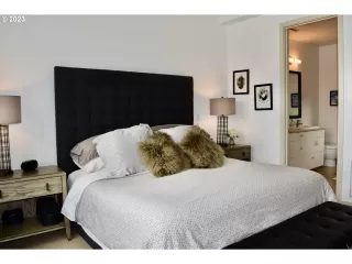 Photo #6: 23067307 Listing