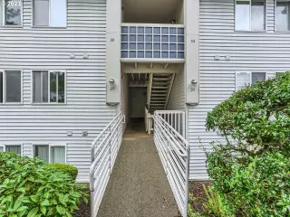 Photo #3: 23067336 Listing