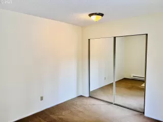 Photo #4: 23068401 Listing