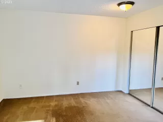 Photo #5: 23068401 Listing