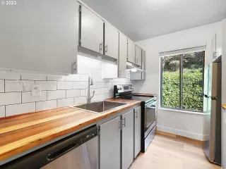 Photo #3: 23068785 Listing