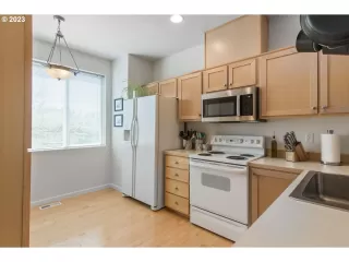 Photo #2: 23069162 Listing