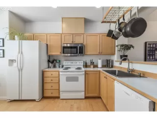 Photo #3: 23069162 Listing