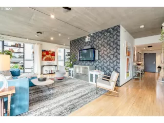 Photo #2: 23069375 Listing 