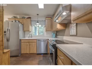 Photo #2: 23069842 Listing