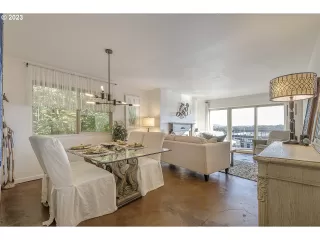 Photo #5: 23069842 Listing