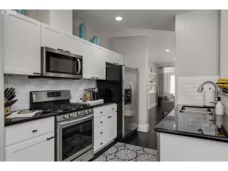 Photo #2: 23070951 Listing