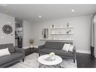 Photo #6: 23070951 Listing