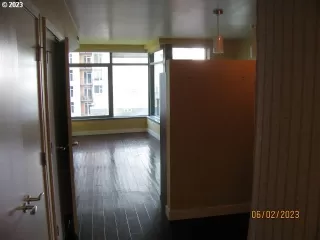 Photo #2: 23072303 Listing